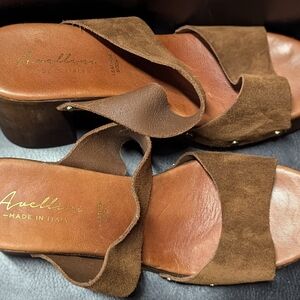 Women's size 9 Avellini Suede Leather Clog Strappy Block Heel